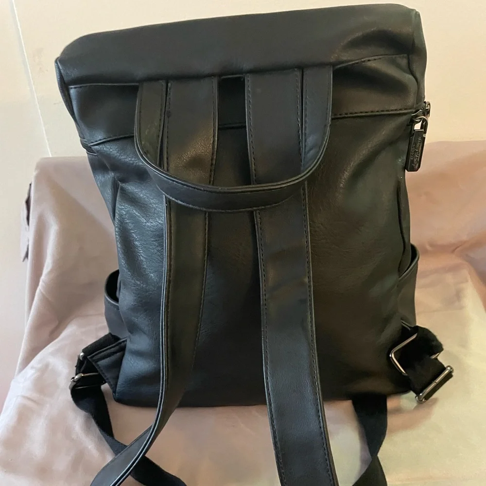 Darcy Marks London Vegan Leather Black‎ Backpack Purse Bag 12x12x5”